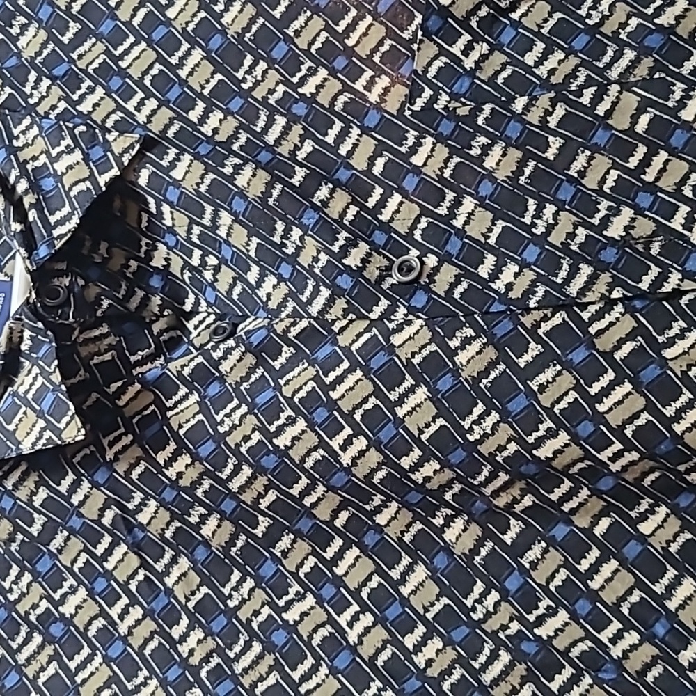 Men's Short Sleeve Button Down Shirt - Picture 4 of 5